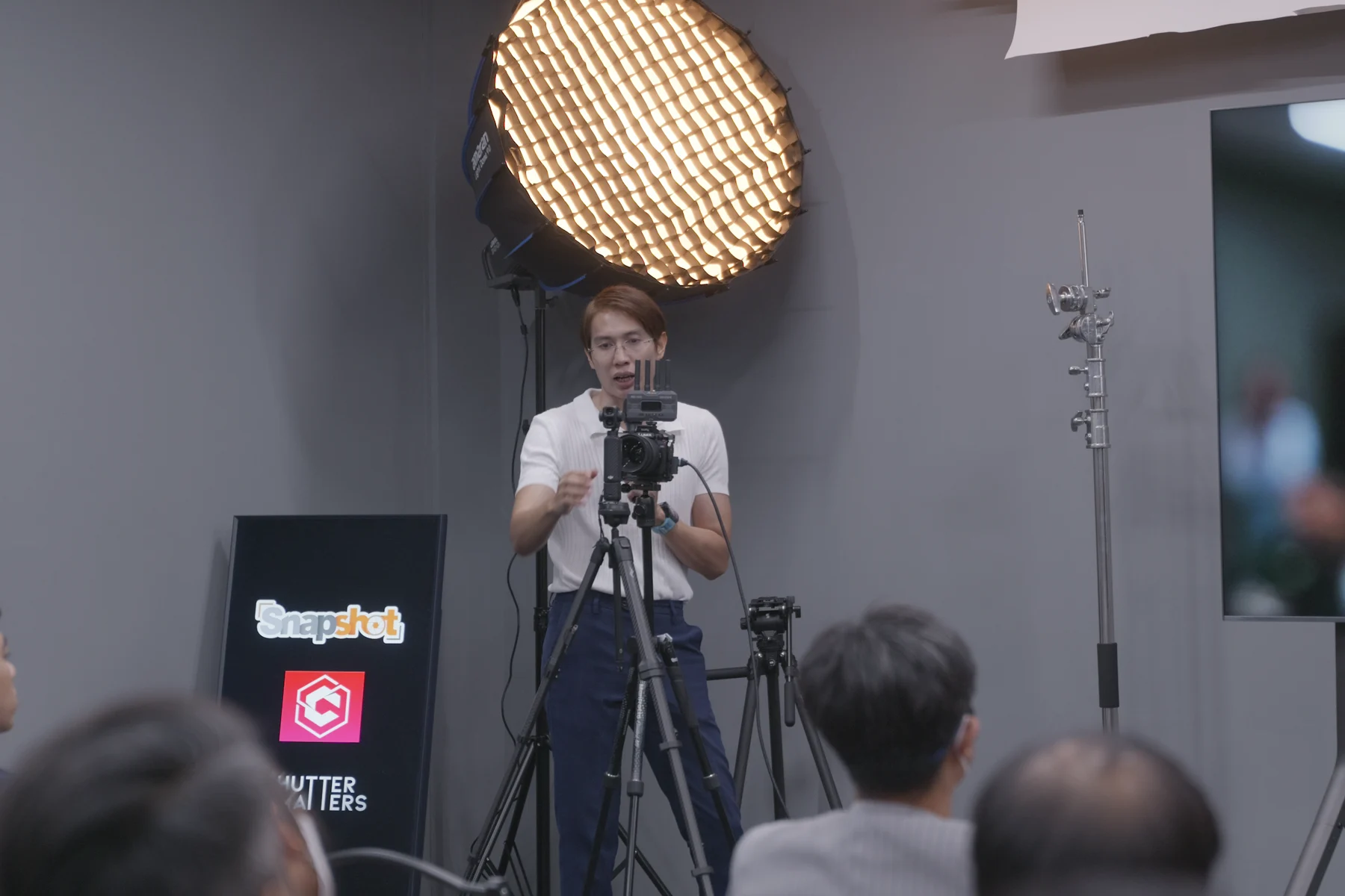 โยชูวาสาธิตกล้องใน workshop