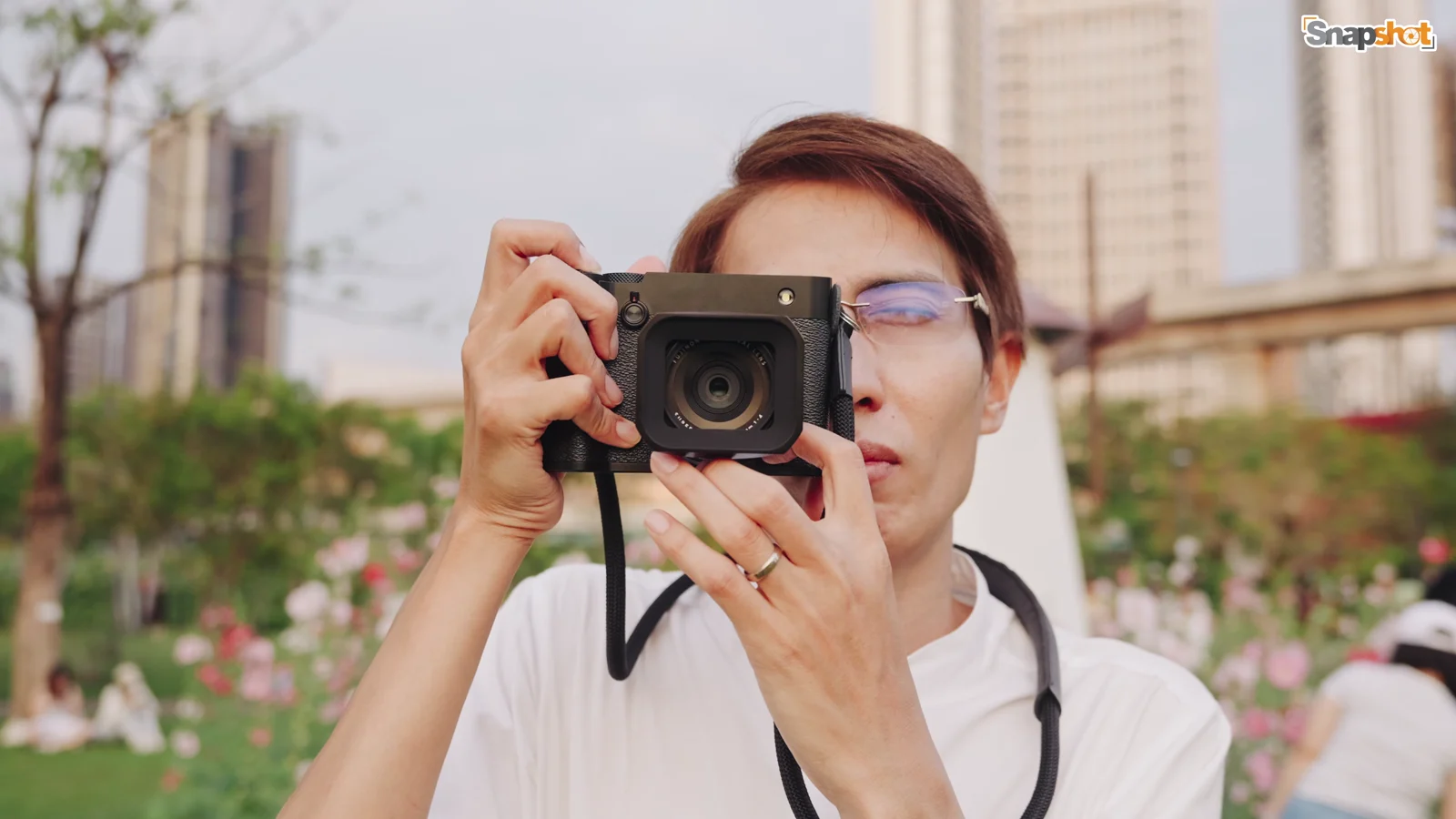 โยชูวาใช้ FUJIFILM GFX100RF ถ่ายภาพนอกสถานที่