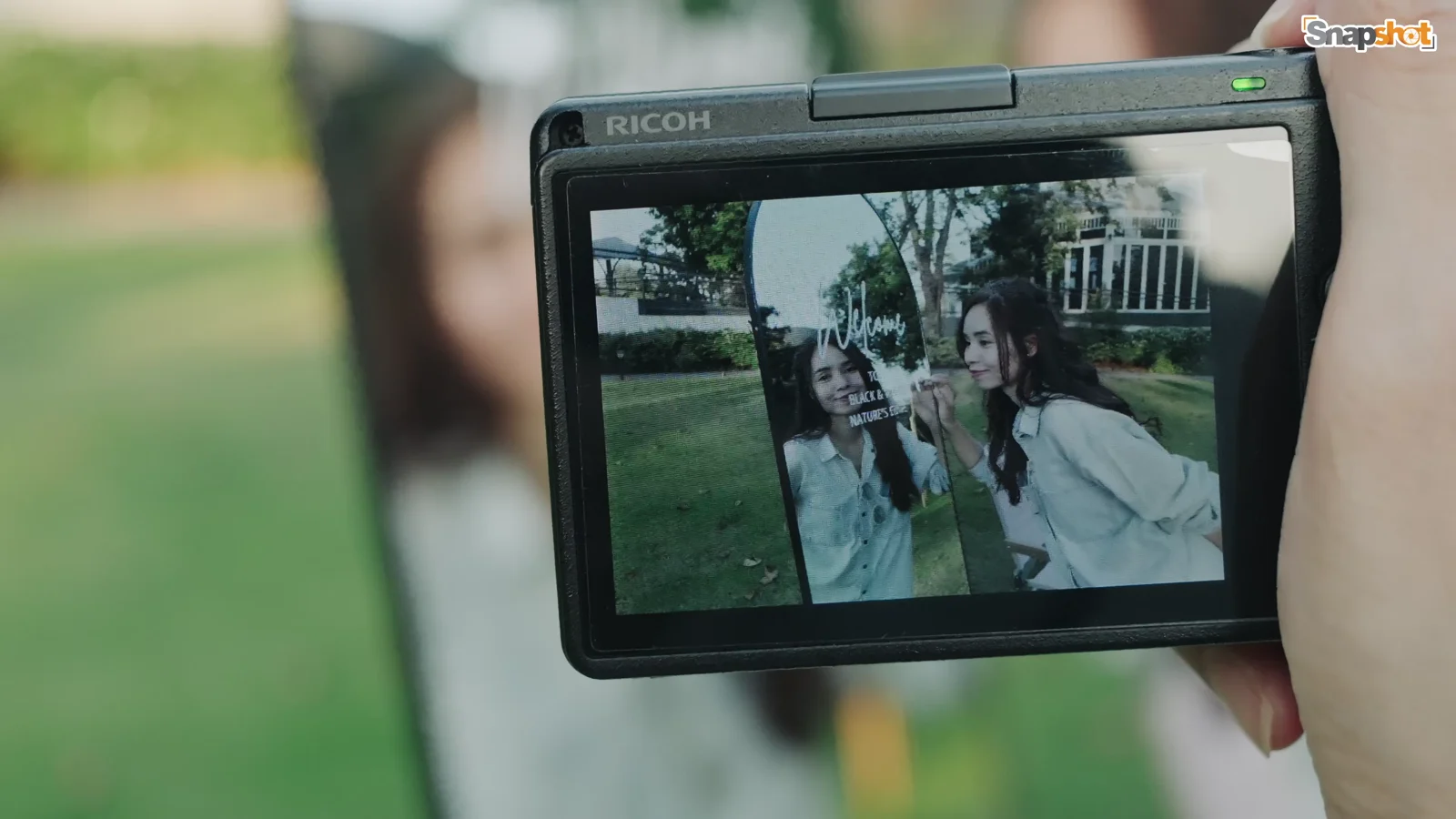 ตรวจดูภาพบนจอ RICOH