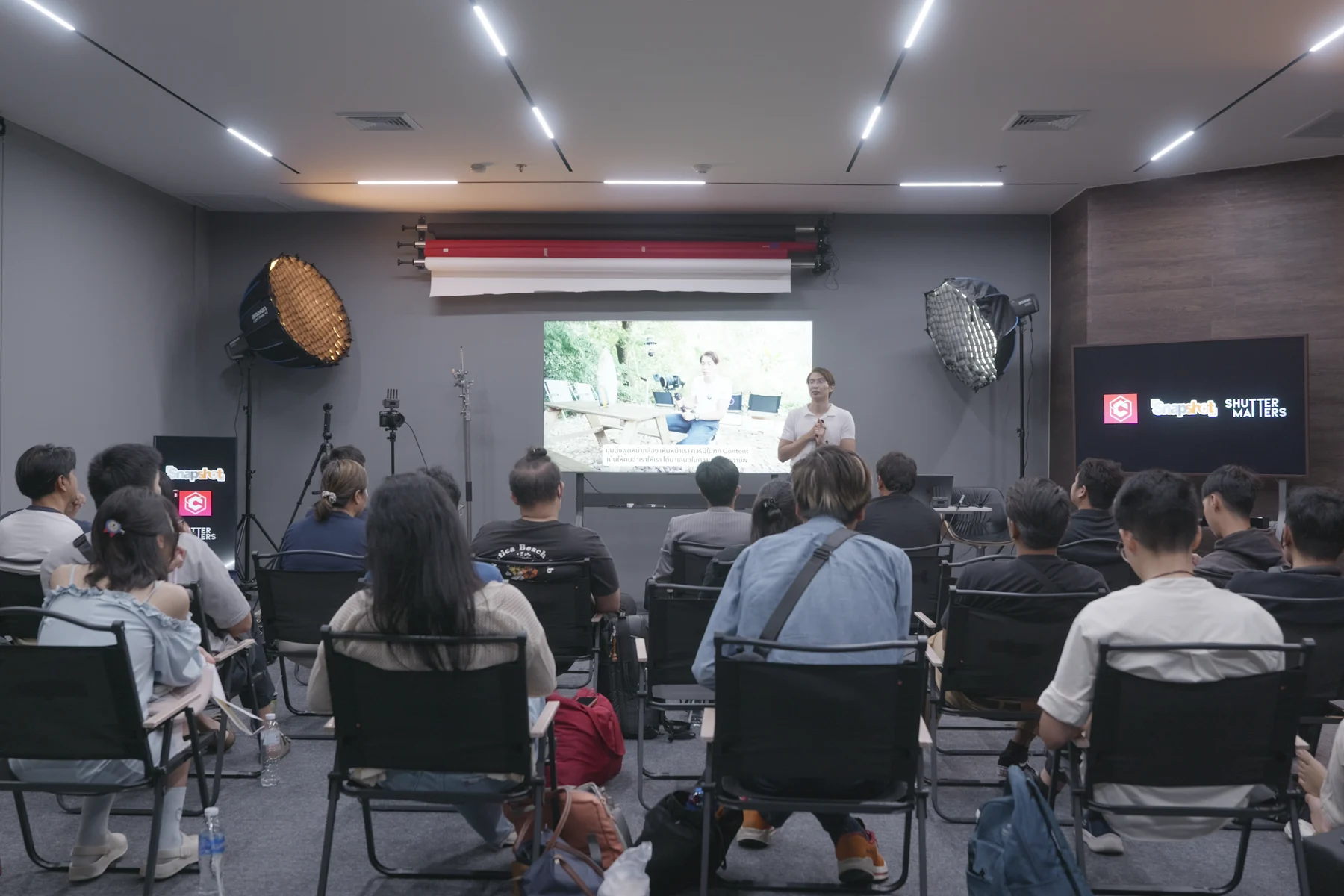 บรรยากาศผู้เข้าร่วมฟังและเรียนในกิจกรรม Solo Content Shooter