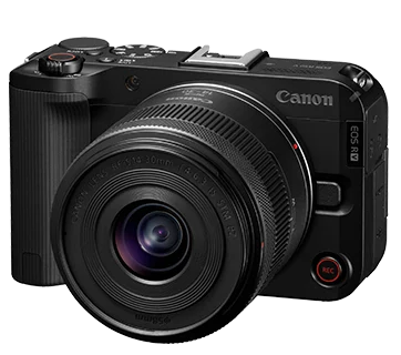 กล้อง Canon EOS R50 V สีดำ ติดเลนส์ RF-S14-30mm f/4-6.3 IS STM มุมเฉียงด้านหน้า