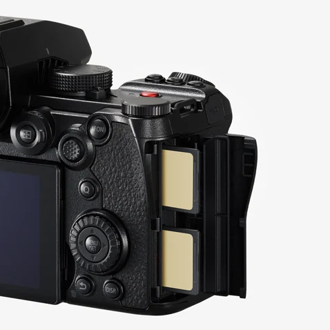 การ์ด SD สองช่องของกล้อง LUMIX S5IIX