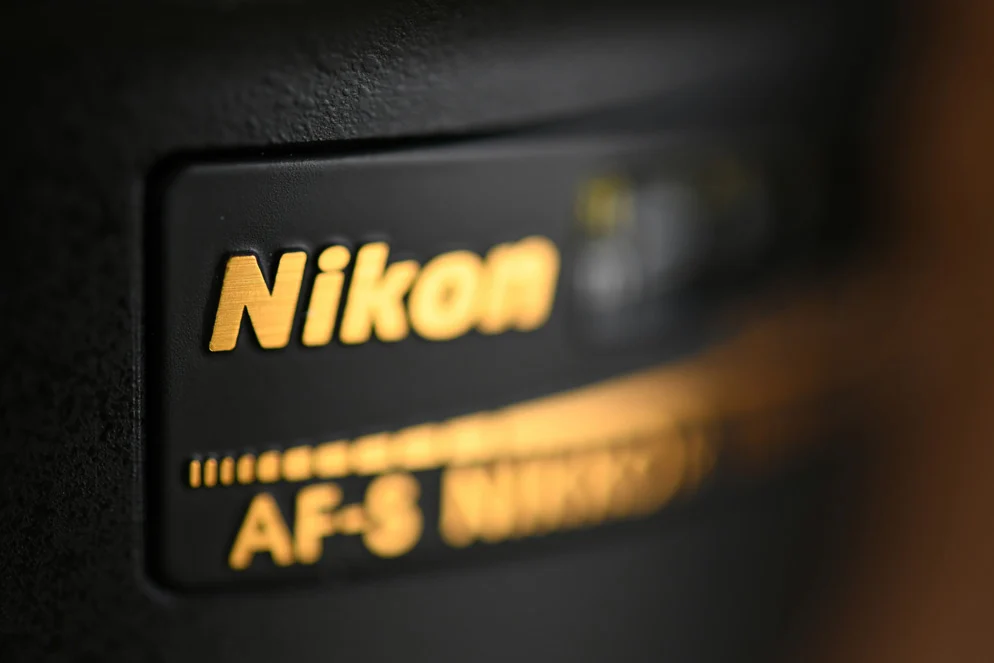 กระบอกเลนส์ Nikon ถ่ายระยะใกล้ ชัดแค่แถบบาง ๆ ส่วนที่เหลือเบลอ