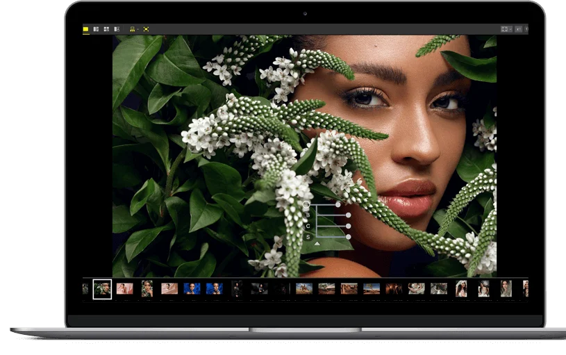 หน้าโปรแกรม NX Studio ของ Nikon บนโน้ตบุ๊ก