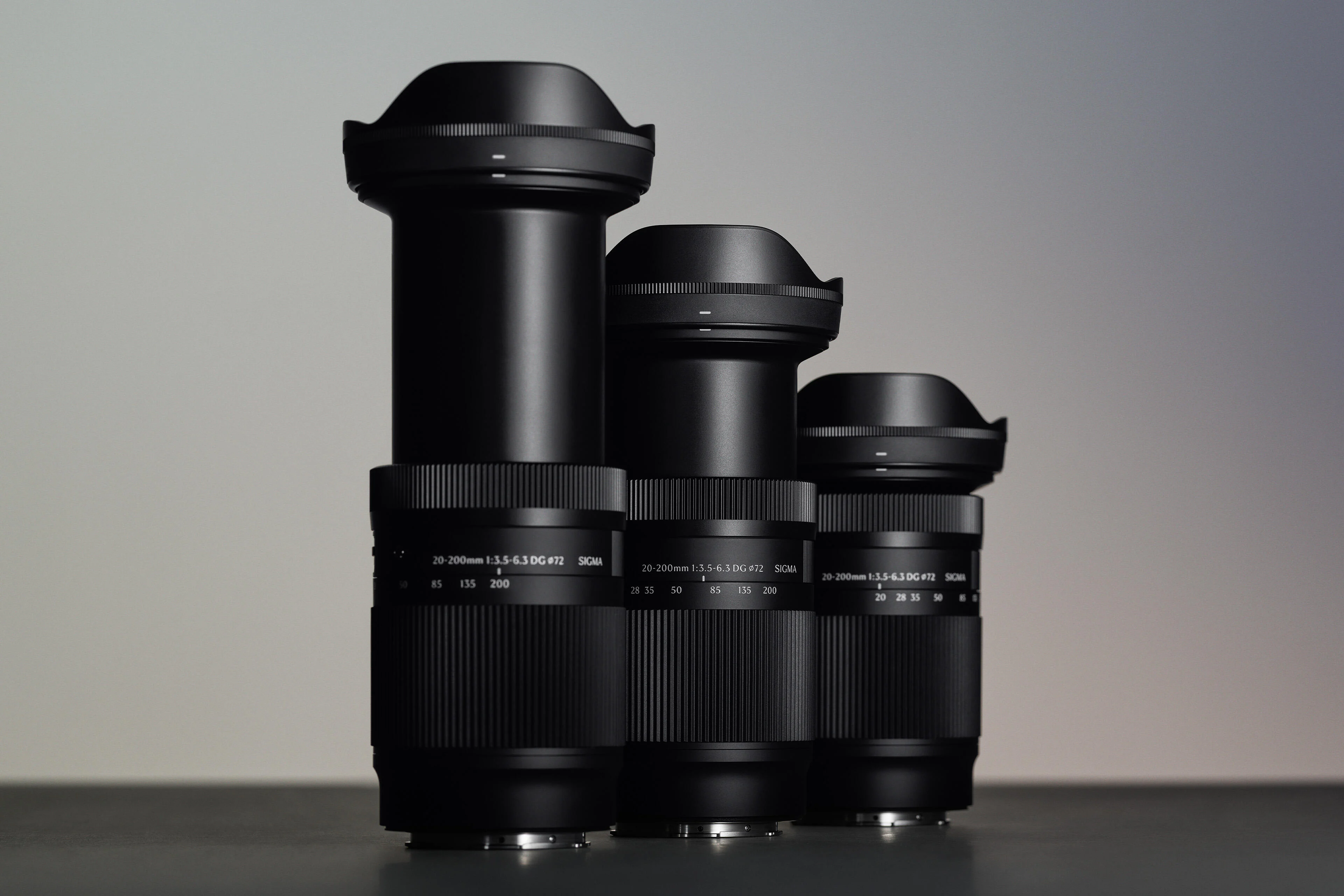 เลนส์ SIGMA 20-200mm F3.5-6.3 DG Contemporary สามตัวที่ซูมไว้คนละระยะ