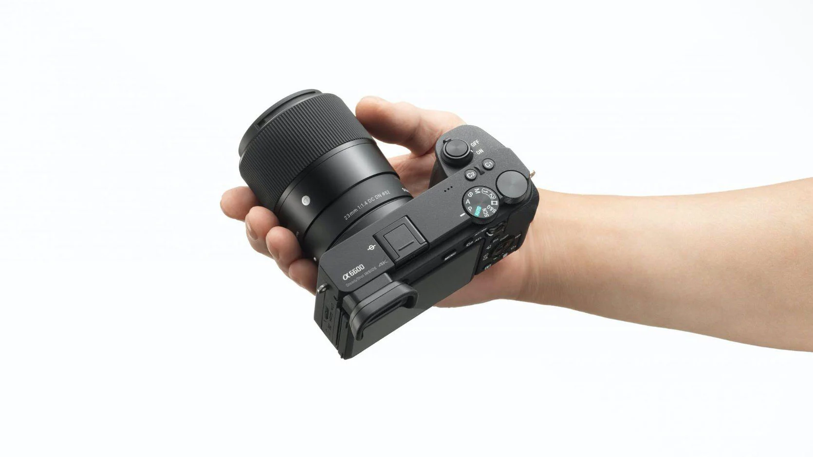 มือถือกล้อง Sony a6600 ที่ติดเลนส์ฟิกซ์ SIGMA 23mm F1.4 DC DN Contemporary