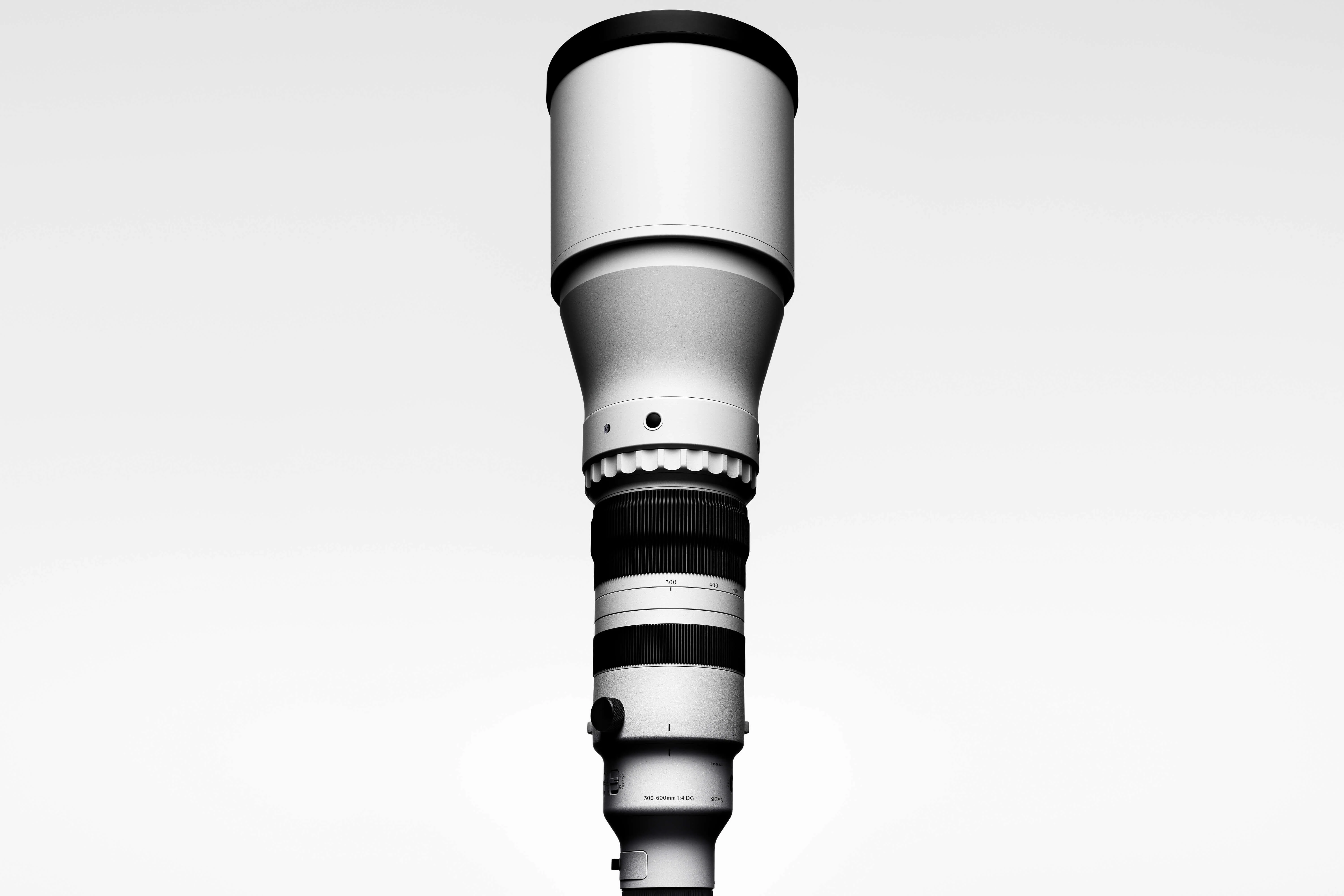 SPORTS 300-600mm F4 DG OS ตัวเลนส์สีขาว ติดฮูดทรงกระบอก