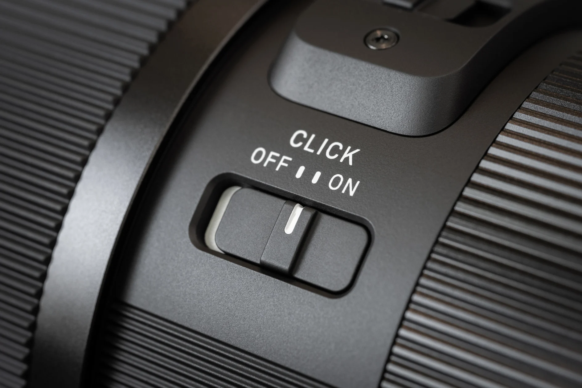 สวิตช์ Click และ De-click ของวงแหวนรูรับแสงบนเลนส์ SIGMA