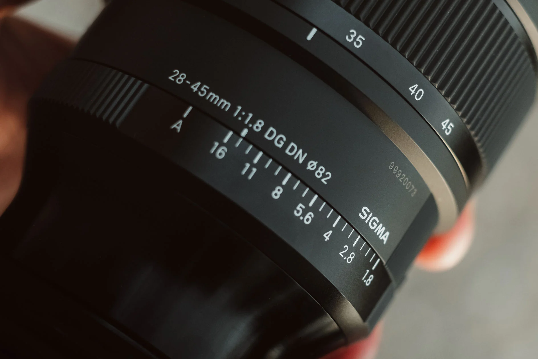 วงแหวนรูรับแสงบนเลนส์ SIGMA 28-45mm F1.8 DG DN Art