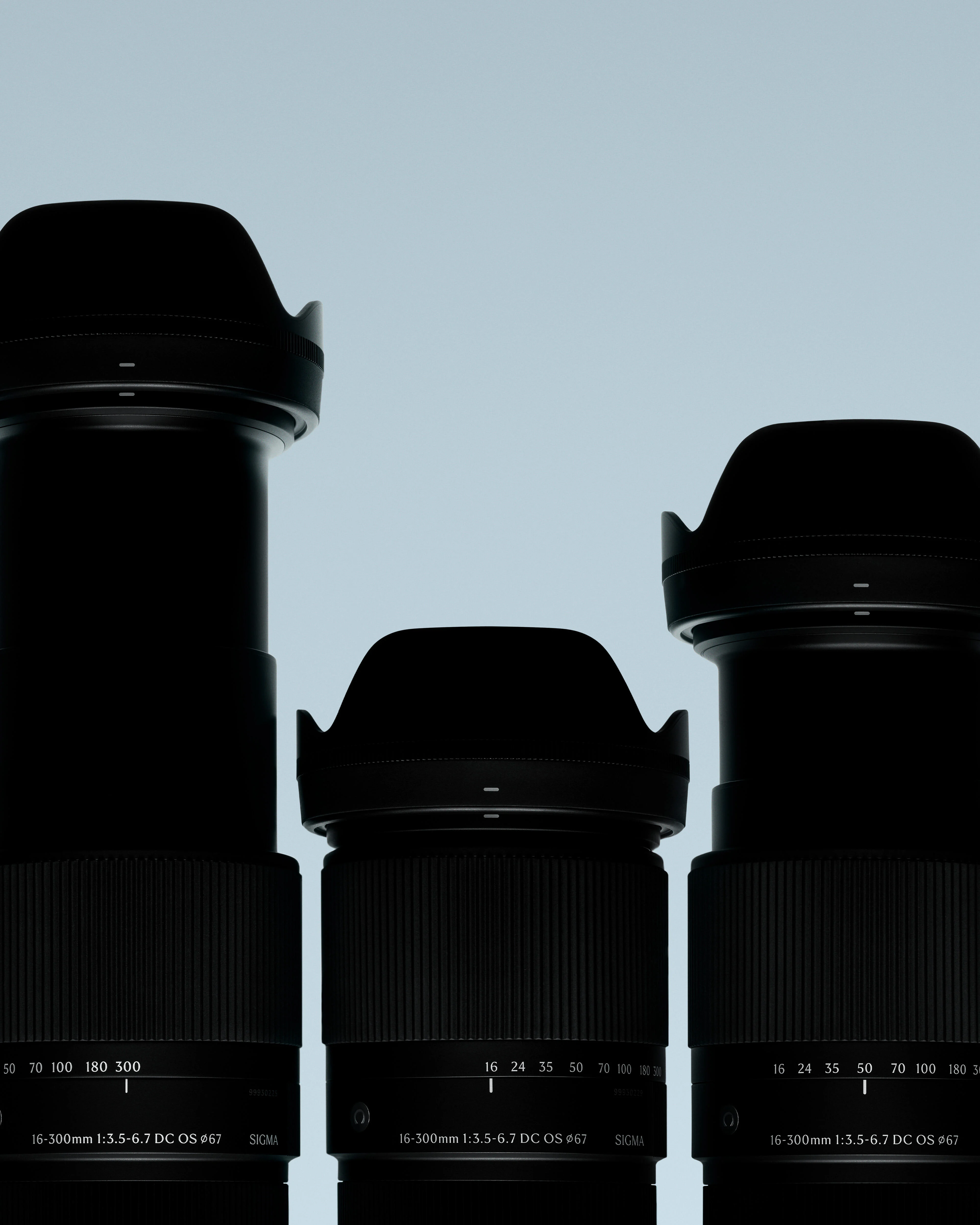 เลนส์ SIGMA 16-300mm F3.5-6.7 DC OS Contemporary สามตัววางเรียงกัน
