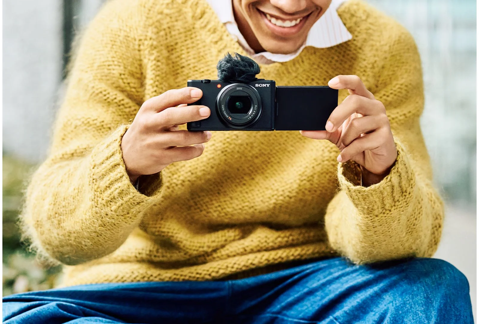 คนถ่ายวิดีโอด้วยกล้อง Sony ZV-1 II