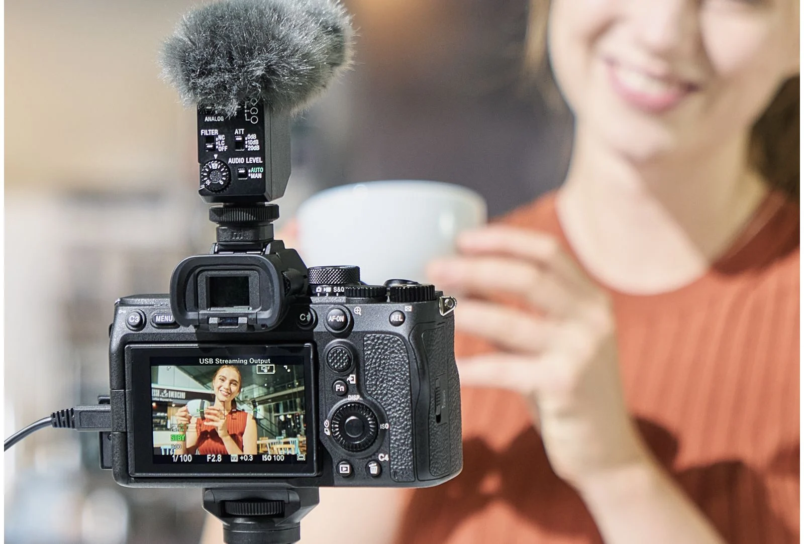 คนไลฟ์สตรีมด้วยกล้อง Sony a7 IV
