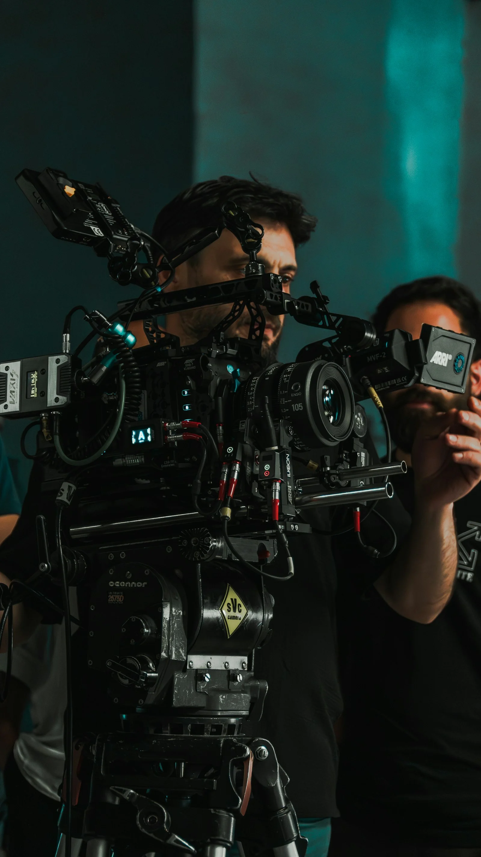 ช่างภาพควบคุมกล้องถ่ายภาพยนตร์ในกองถ่าย